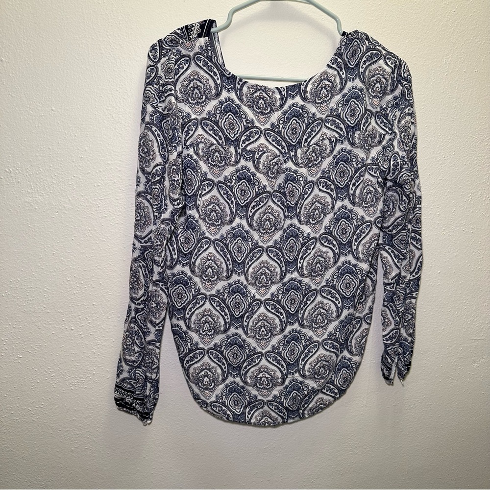 Cato Women's Long Sleeve Blue Paisley Print Mock Wrap Top Size XSmall - Picture 4 of 9